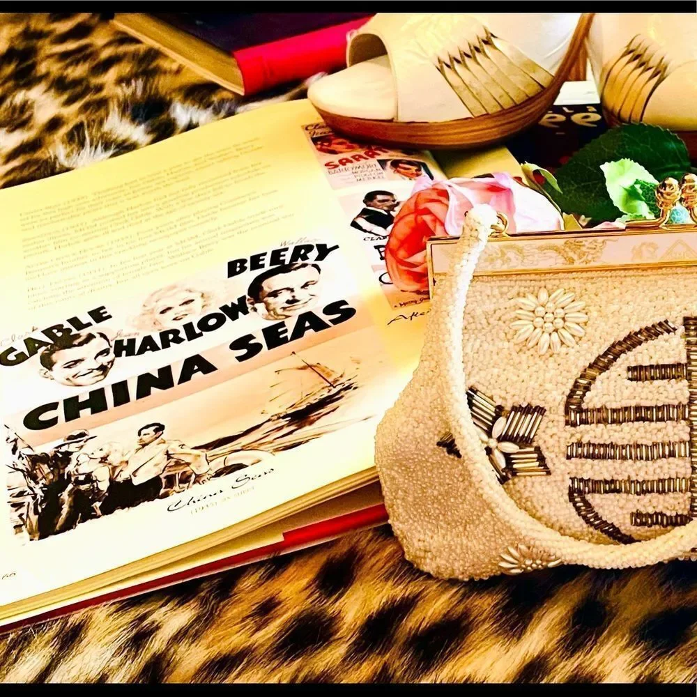 ♥️ What Would May Wong Do? RARE Chinese 1960s heavily beaded evening clutch